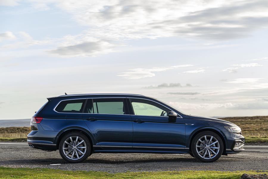  Volkswagen Passat R-Line Estate (B8) 2019 года  (UK) (фото 22 из 25)